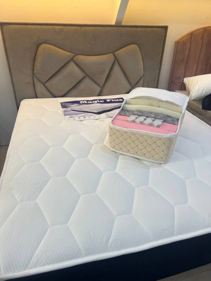Magic Plus en Ressort ensachés avec surmatelas intrgré